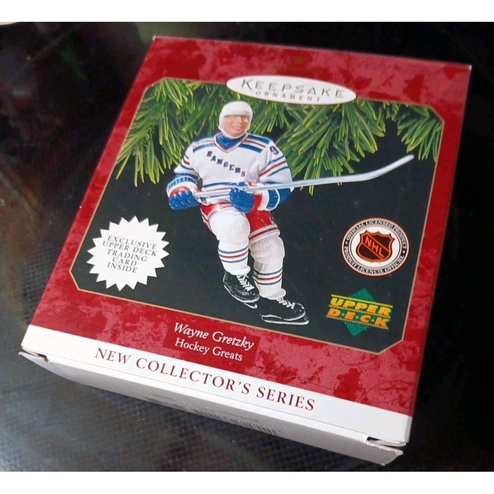 Wayne Gretzky Hallmark Keepsake Ornament w/Upper Deck Trading Card Dated 1997
